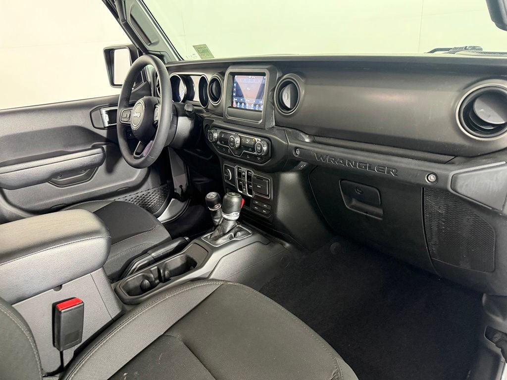 Used 2023 Jeep Wrangler Unlimited AWD/4WD image 16