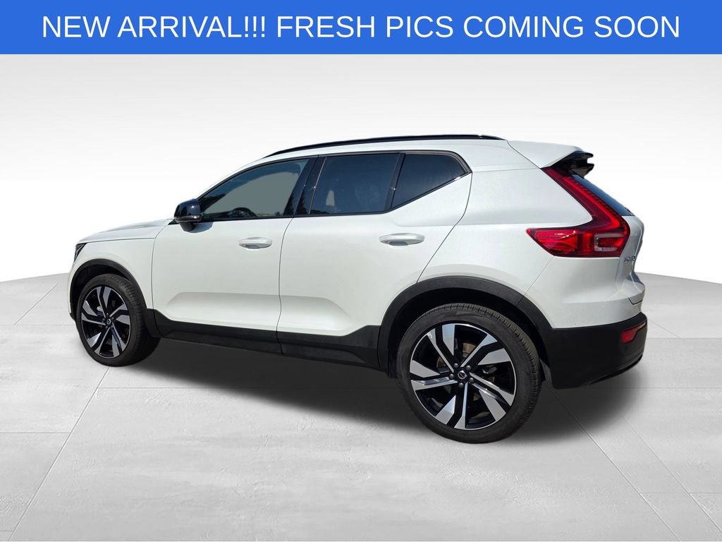 Used 2024 Volvo XC40 B5 Plus AWD/4WD image 4