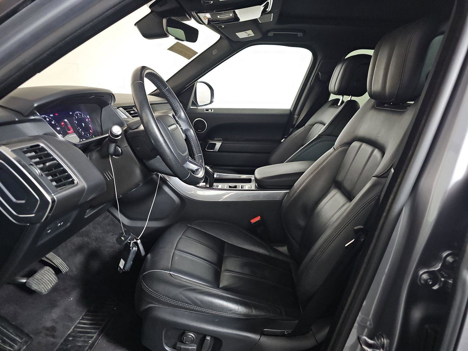 Used 2020 Land Rover Range Rover Sport SE image 9