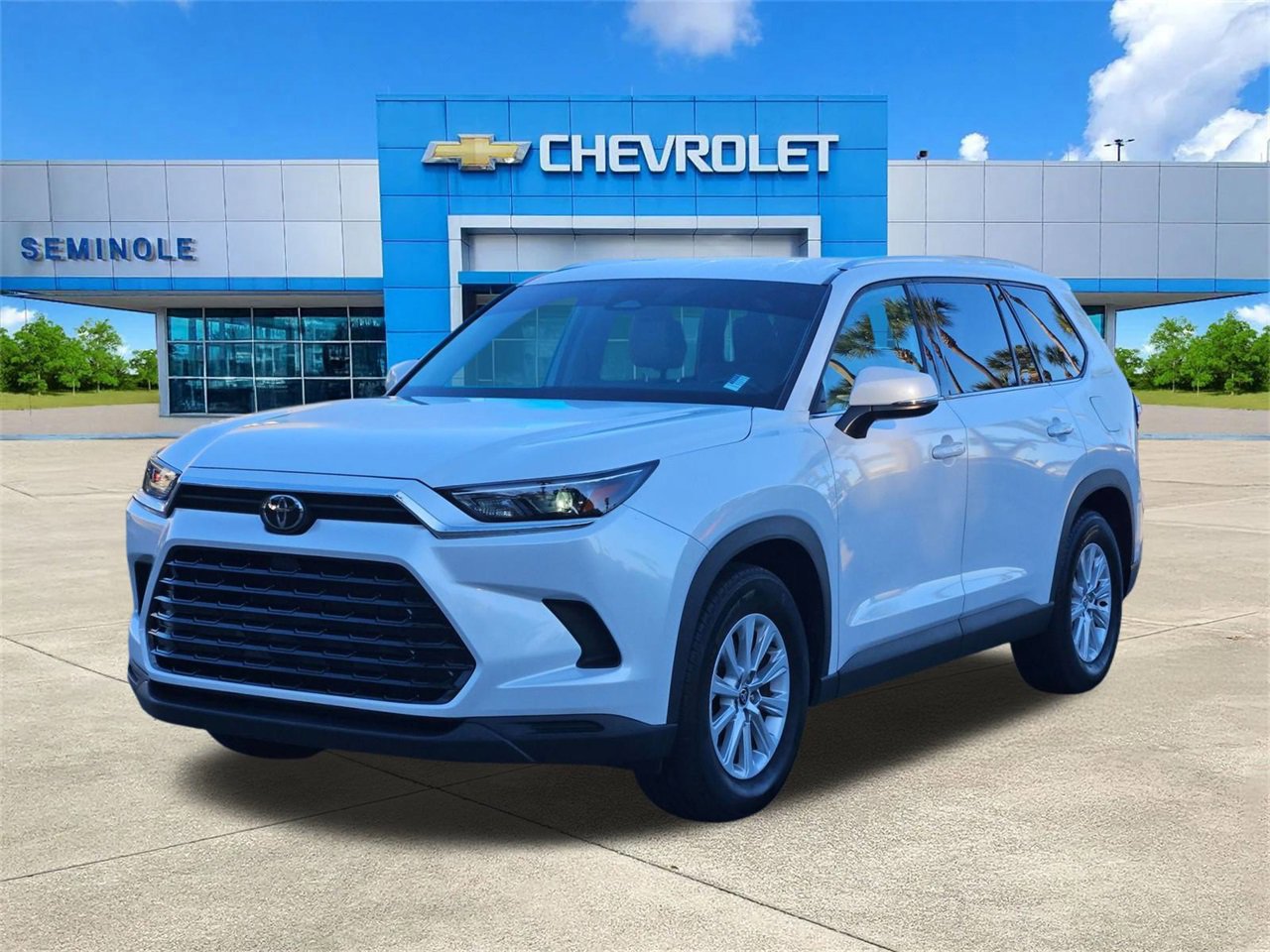 Used 2024 Toyota Grand Highlander XLE image 2