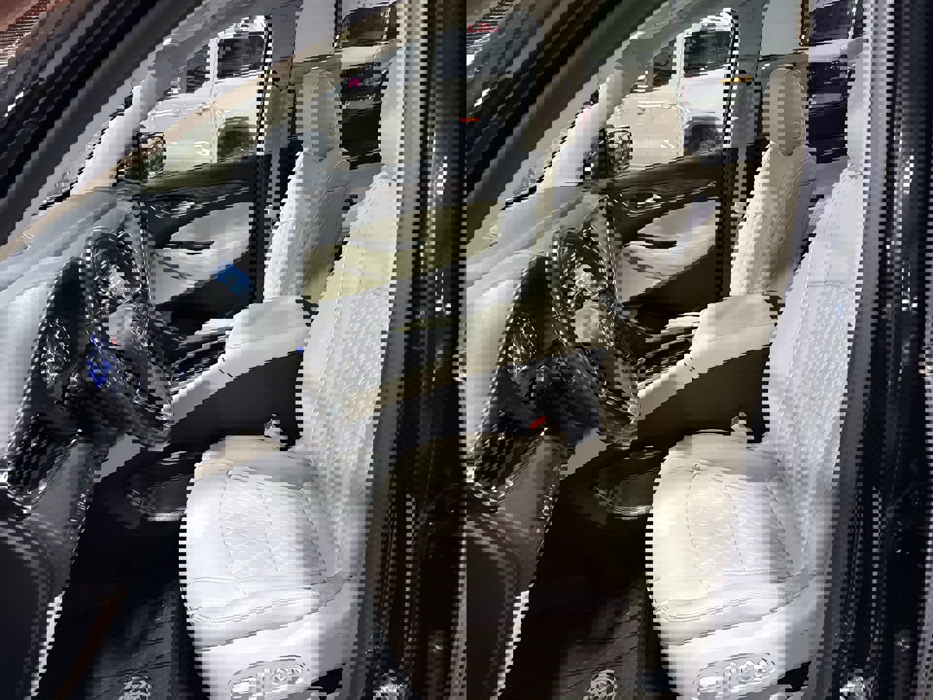 Used 2024 Buick Enclave Avenir w/ Avenir Technology Package image 20