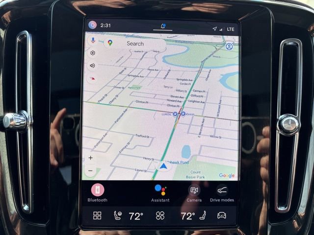 Used 2025 Volvo XC40 B5 Plus image 23