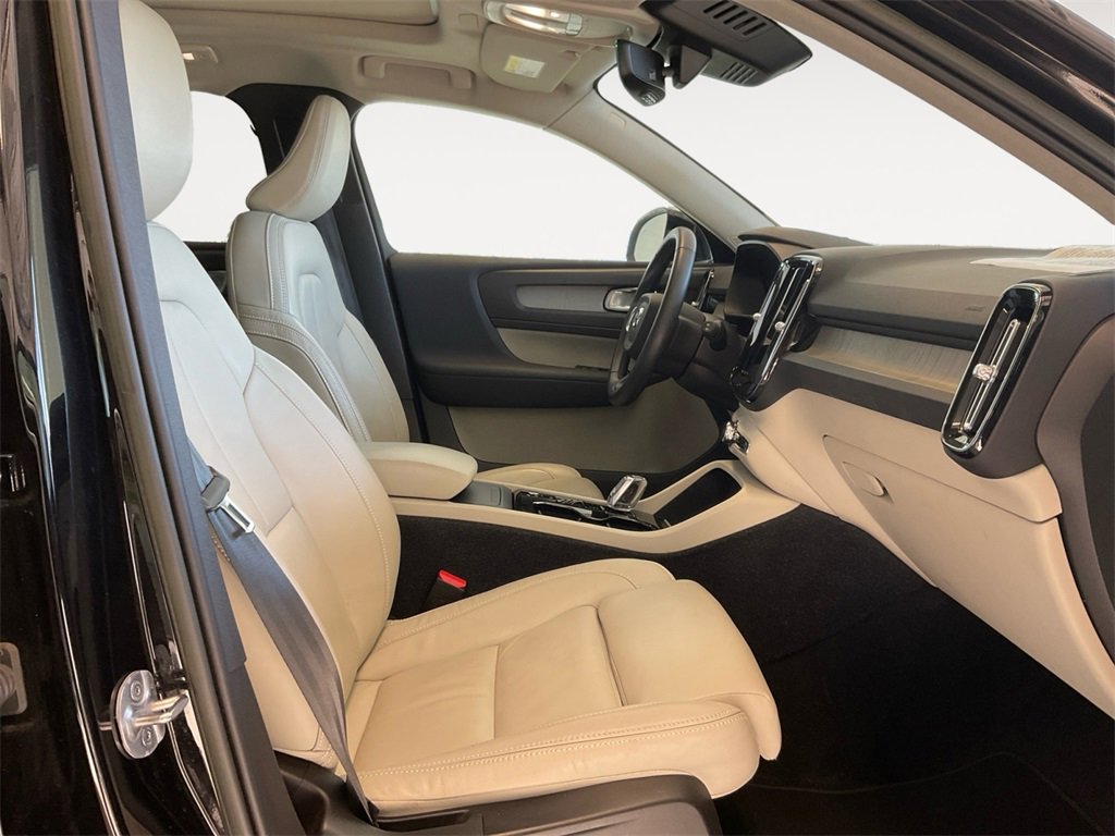 Certified 2023 Volvo XC40 B5 Plus w/ Driver Assist Package image 15
