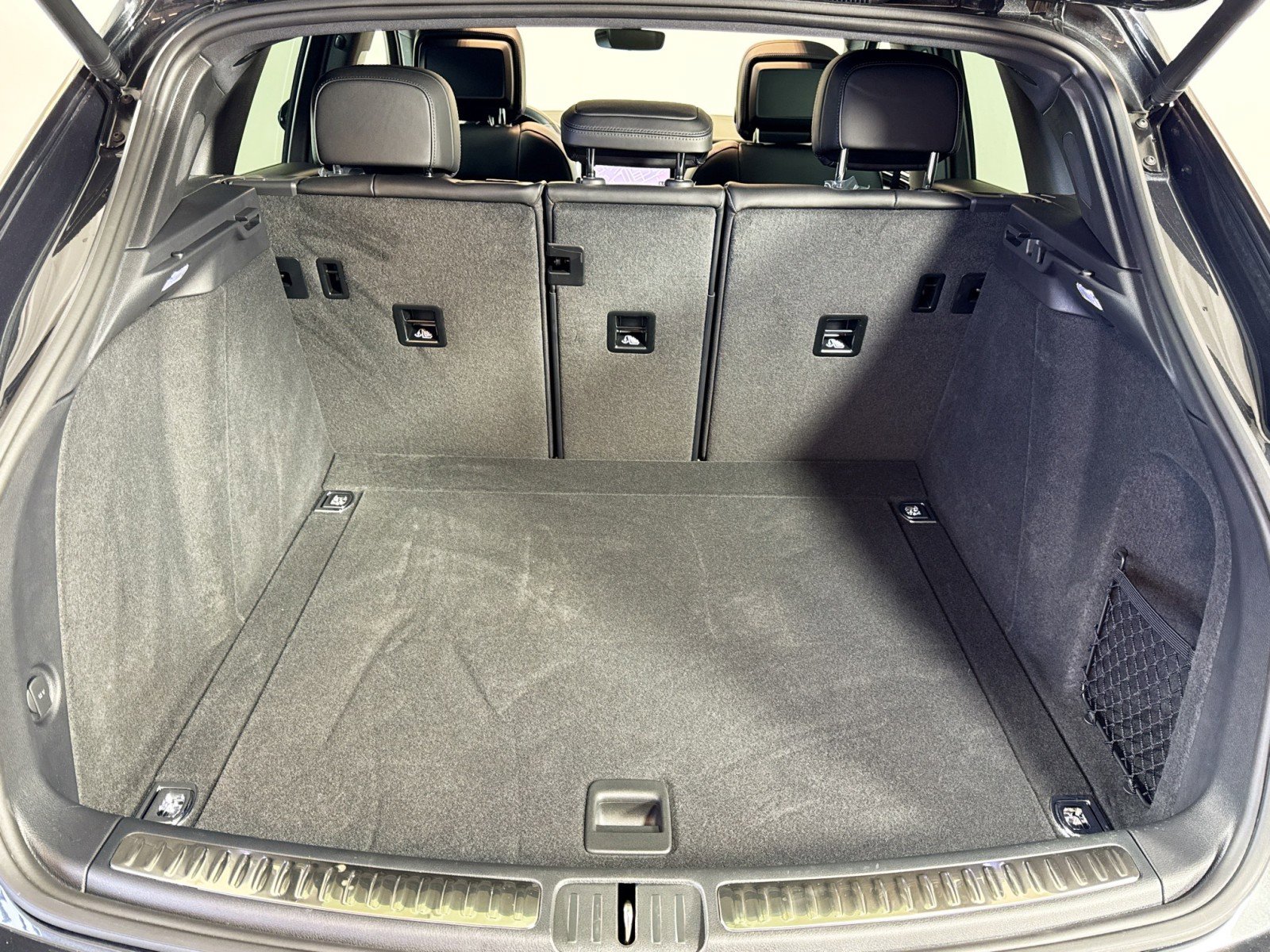 Certified 2025 Porsche Macan AWD/4WD image 23