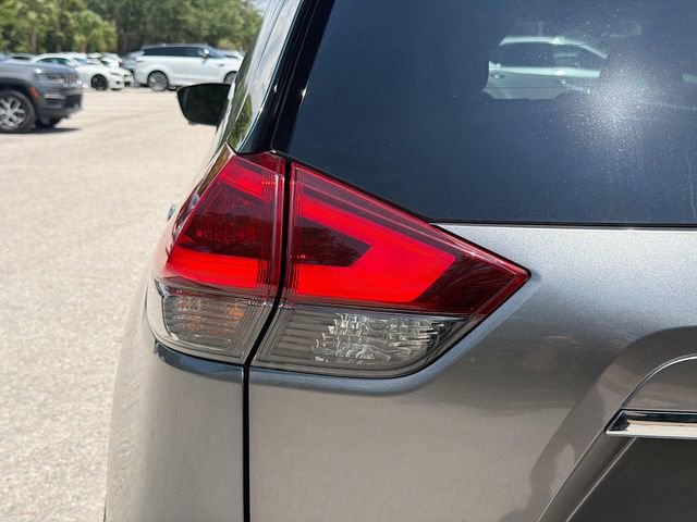 Used 2019 Nissan Rogue SV w/ Premium Package FWD image 10