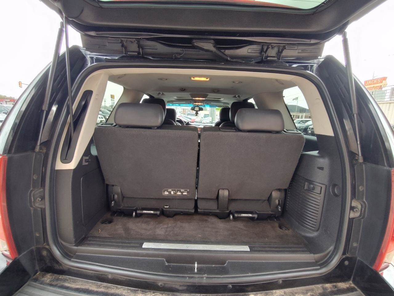 Used 2012 Cadillac Escalade Luxury RWD image 41