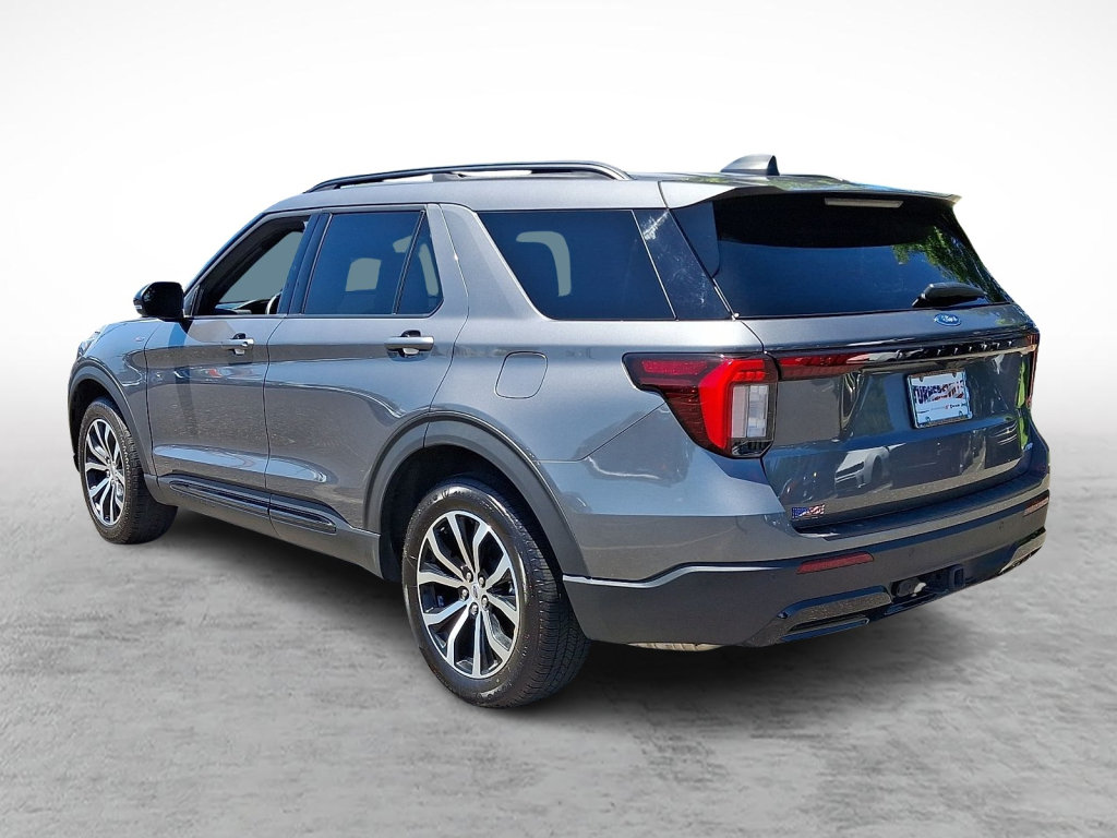 Used 2025 Ford Explorer ST-Line AWD/4WD image 3