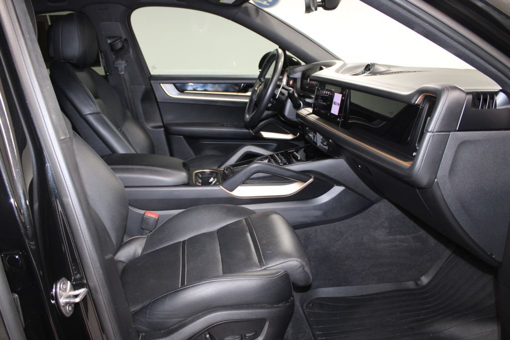 Used 2024 Porsche Cayenne Coupe AWD/4WD image 27