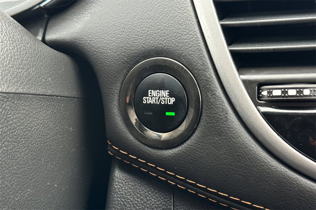 Used 2022 Chevrolet Trax LT w/ Midnight Edition image 30