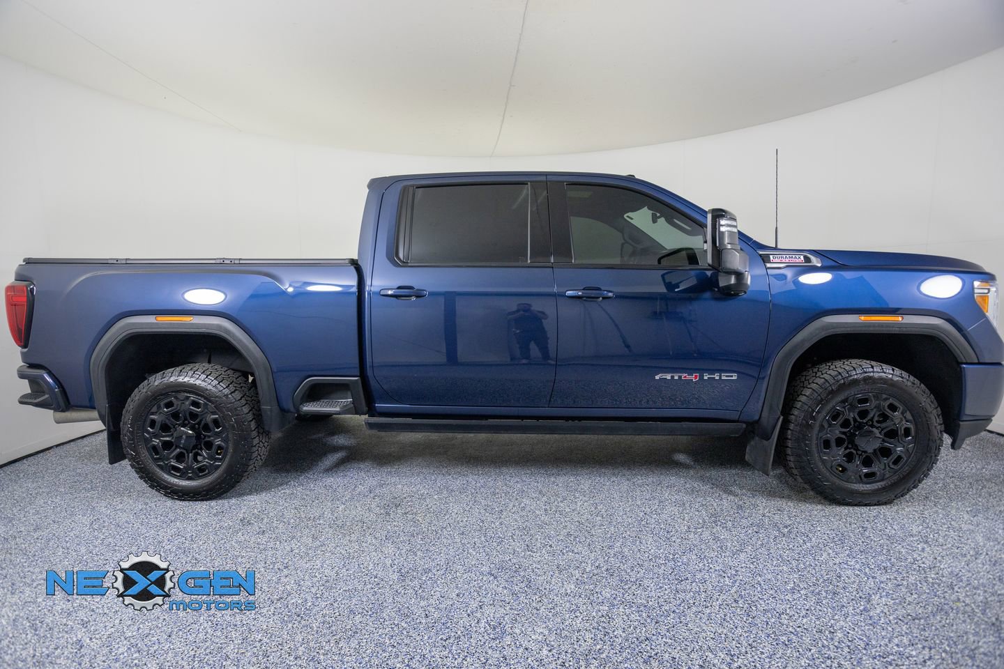 Used 2023 GMC Sierra 2500 AT4 w/ AT4 Preferred Package AWD/4WD image 8