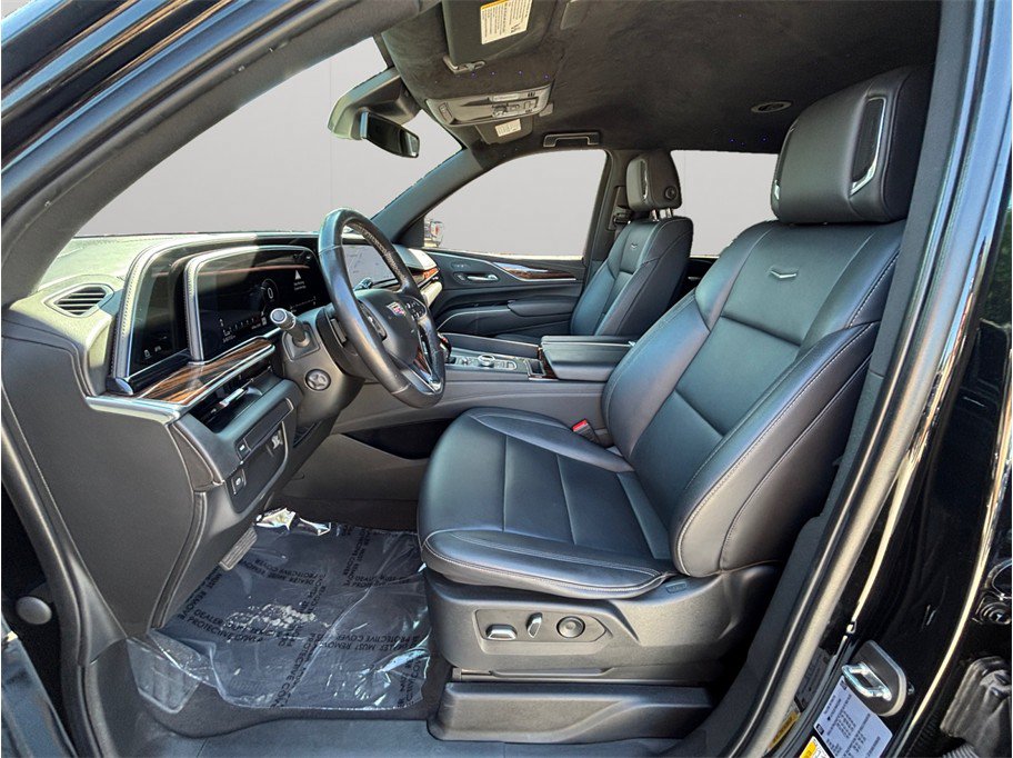 Used 2022 Cadillac Escalade ESV Luxury RWD image 2