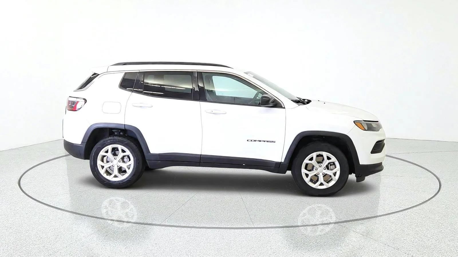 Used 2024 Jeep Compass Latitude AWD/4WD image 10