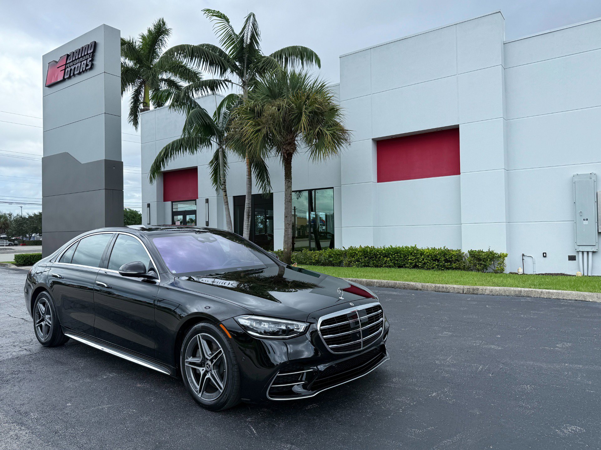 Used 2022 Mercedes-Benz S 500 4MATIC w/ AMG Line Package image 1