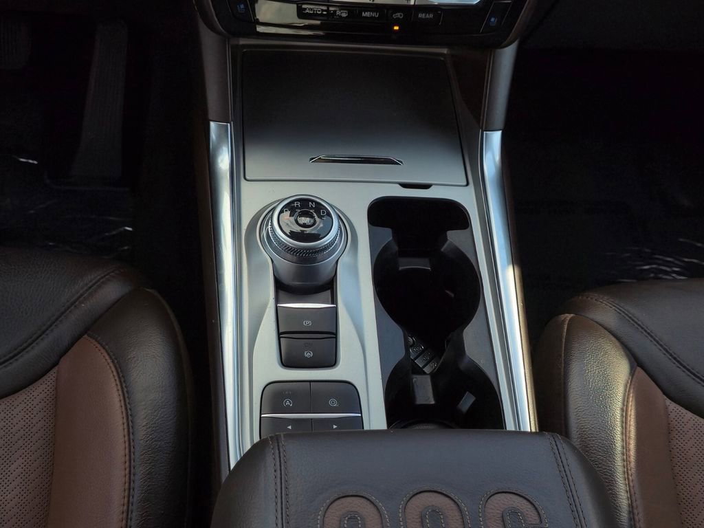 Used 2021 Ford Explorer King Ranch w/ Premium Technology Package RWD image 14