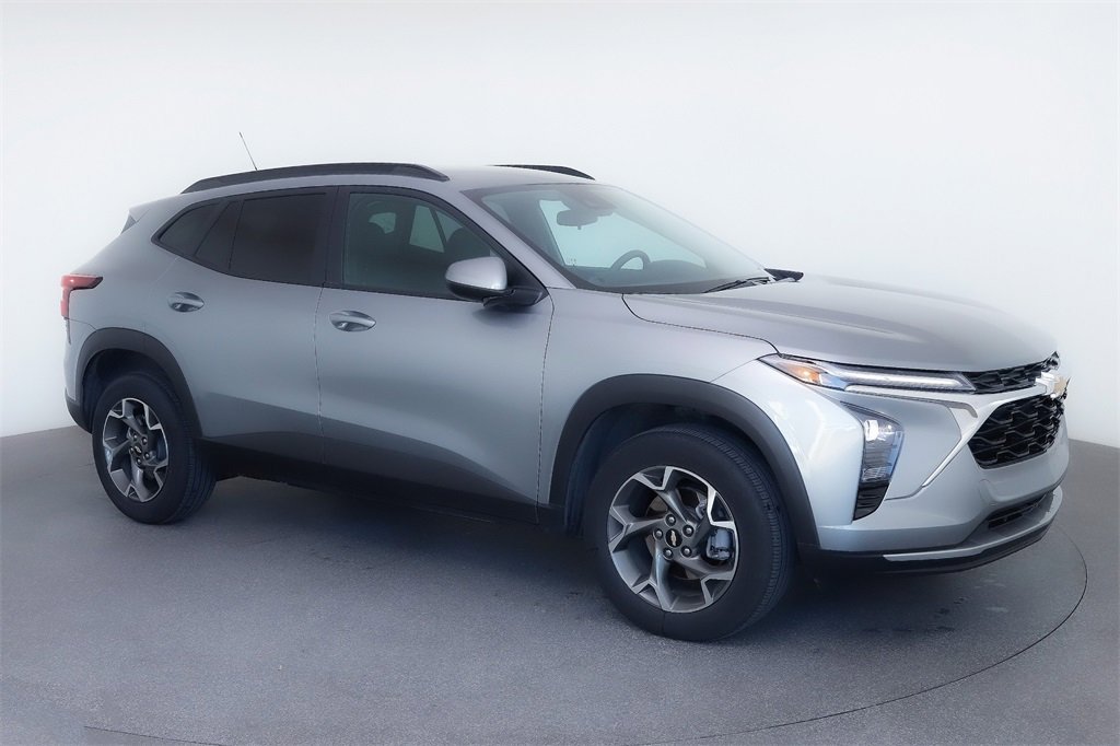 Used 2025 Chevrolet Trax LT