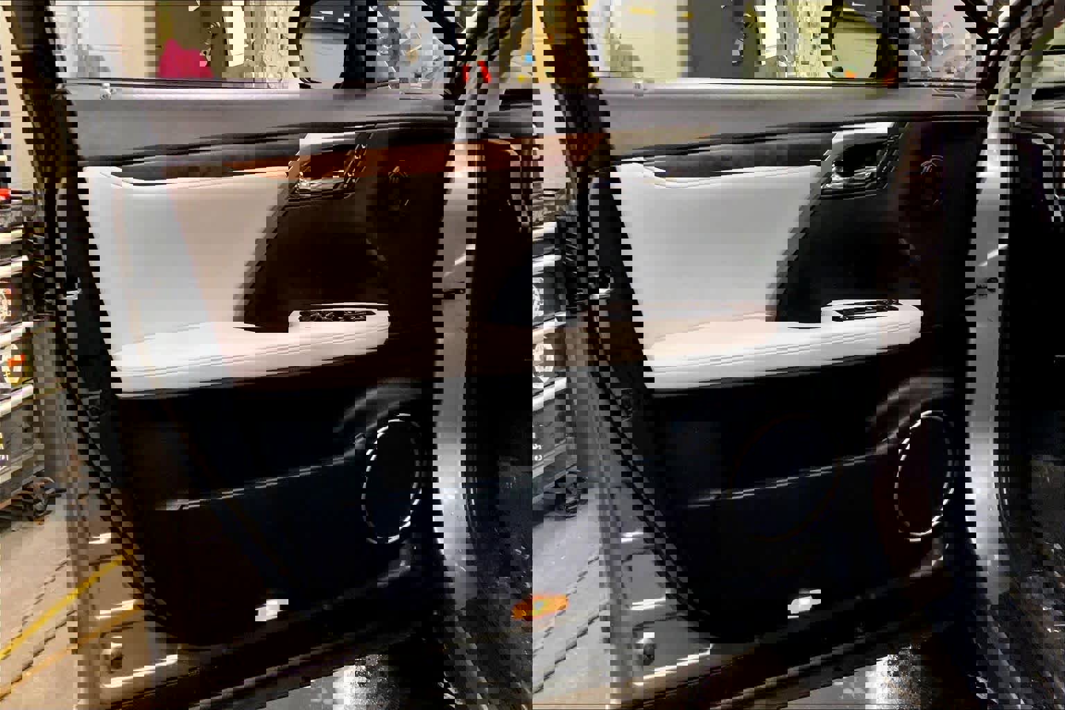 Used 2020 Lexus RX 350L Premium w/ Premium Package image 22