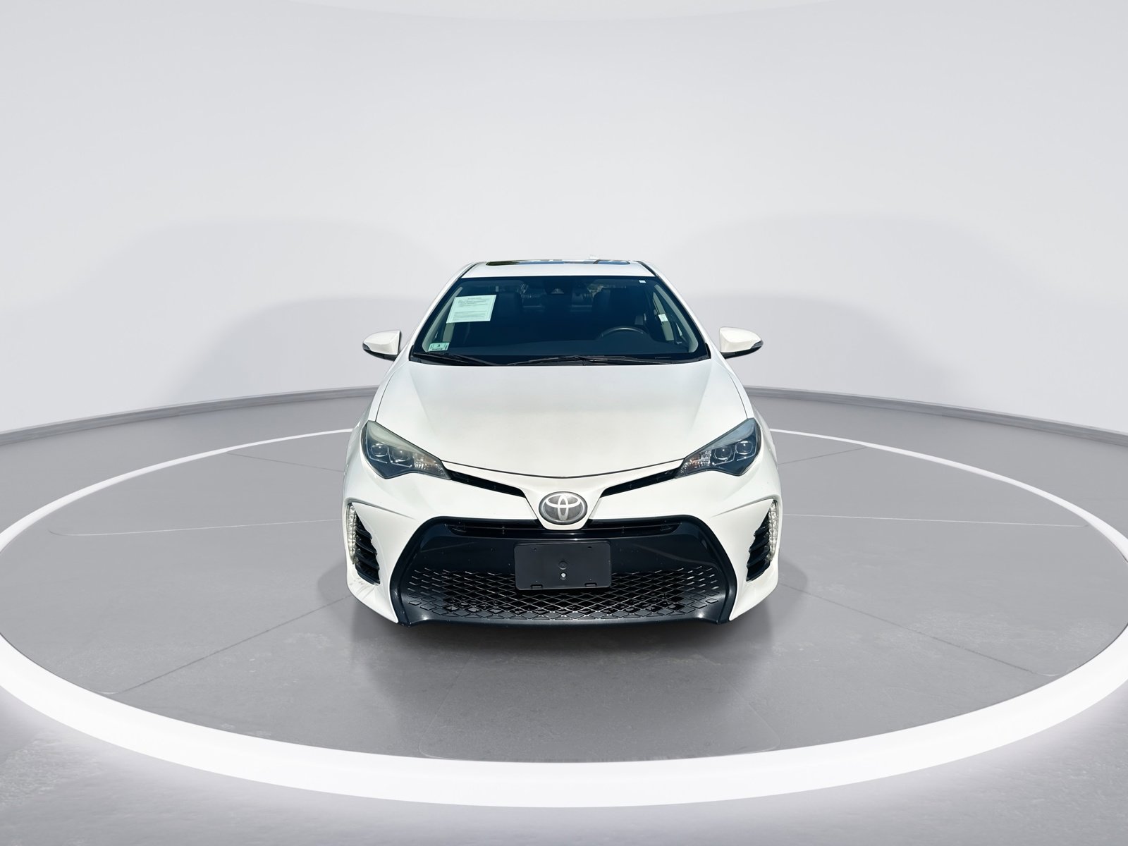 Used 2017 Toyota Corolla SE w/ SE Premium Package FWD image 3