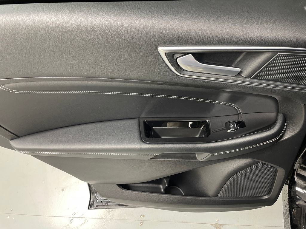 Used 2020 Ford Edge Titanium image 53