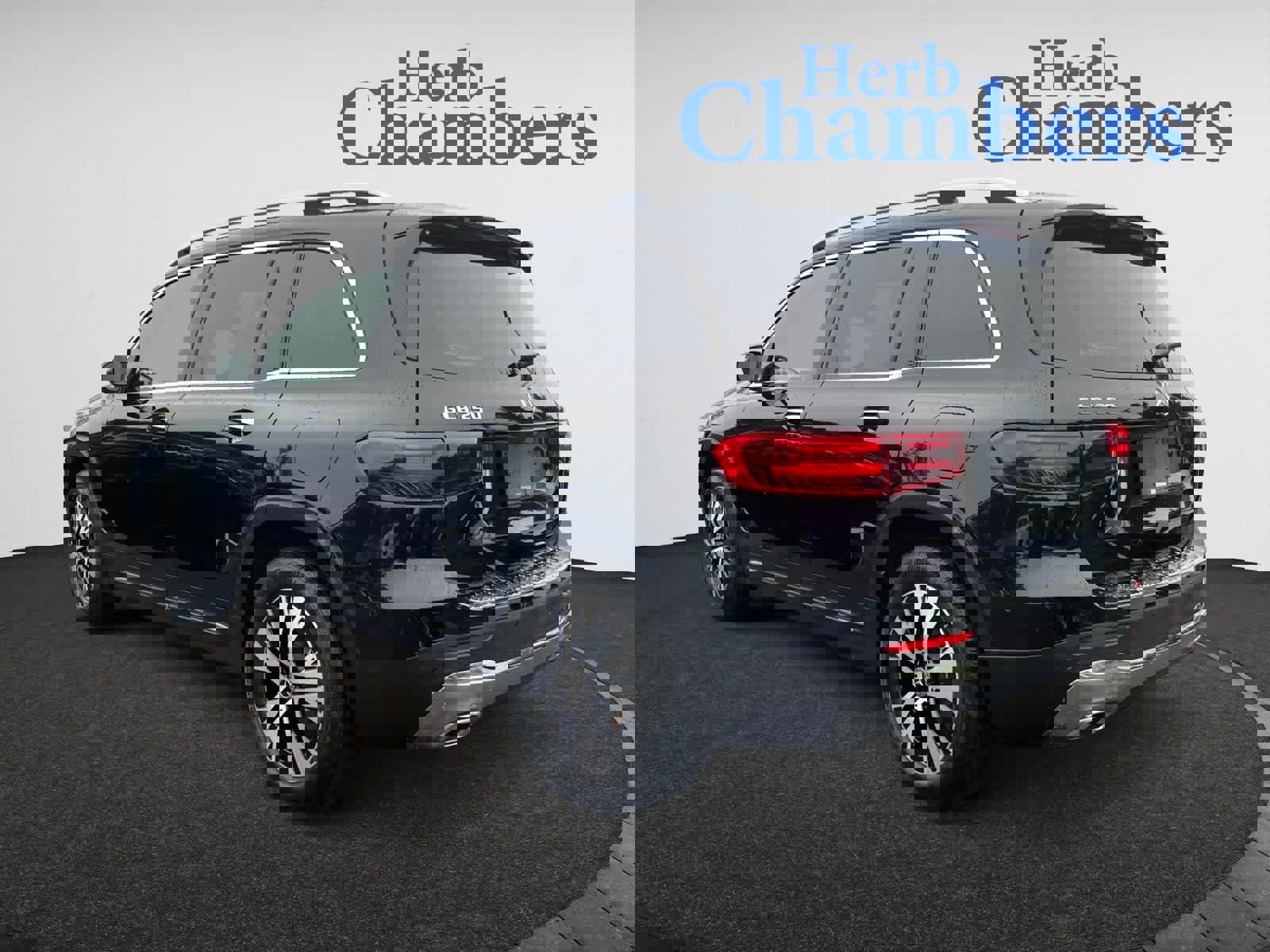 Used 2024 Mercedes-Benz GLB 250 4MATIC image 3