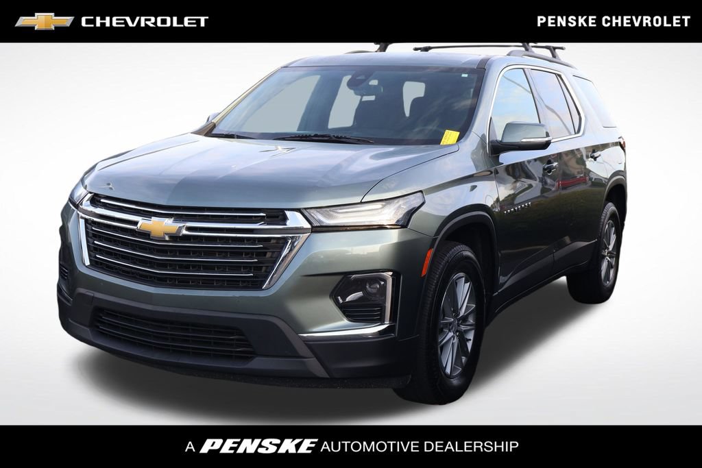 Used 2023 Chevrolet Traverse LT FWD image 1