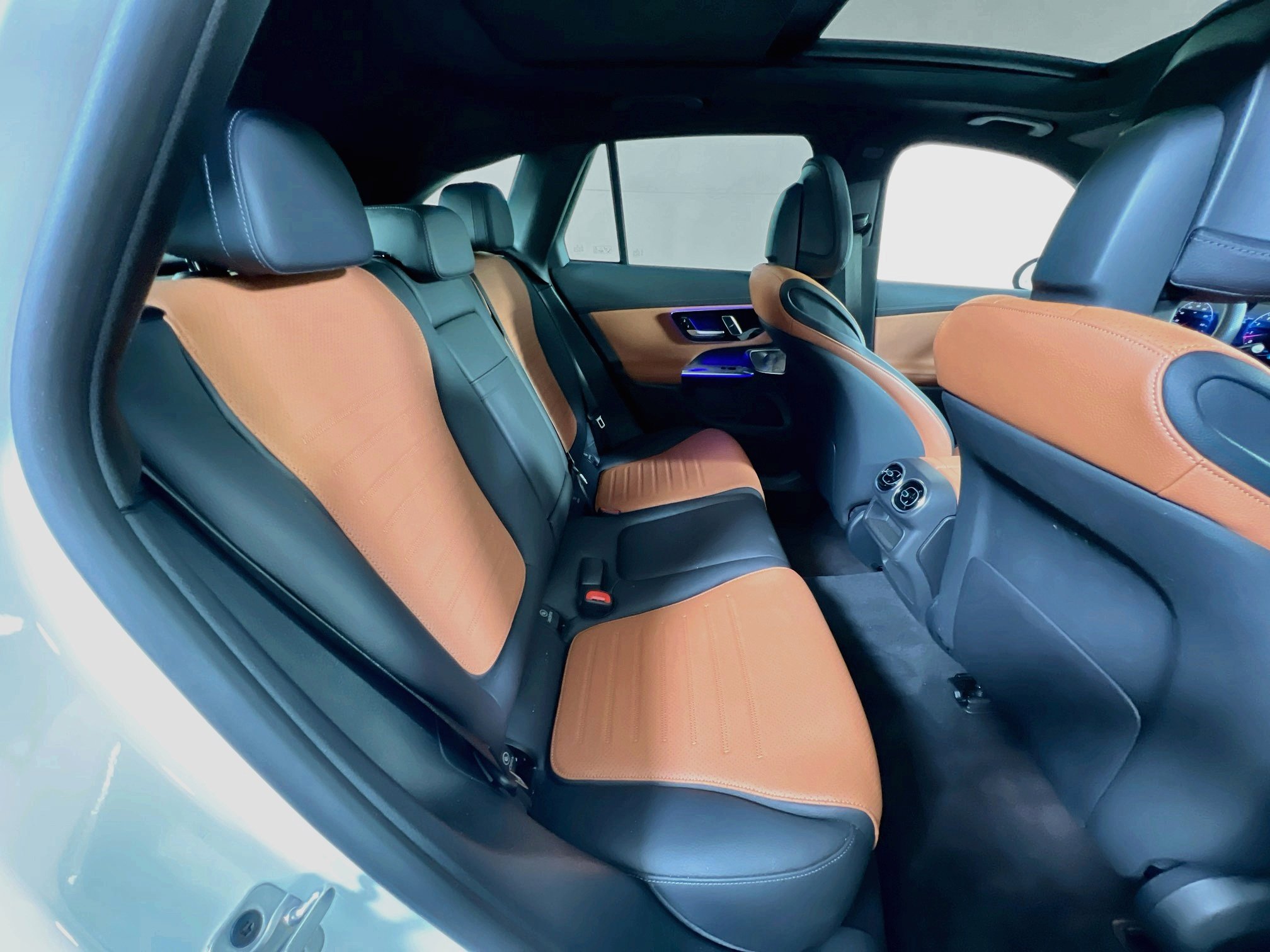 Used 2025 Mercedes-Benz GLC 300 4MATIC image 28
