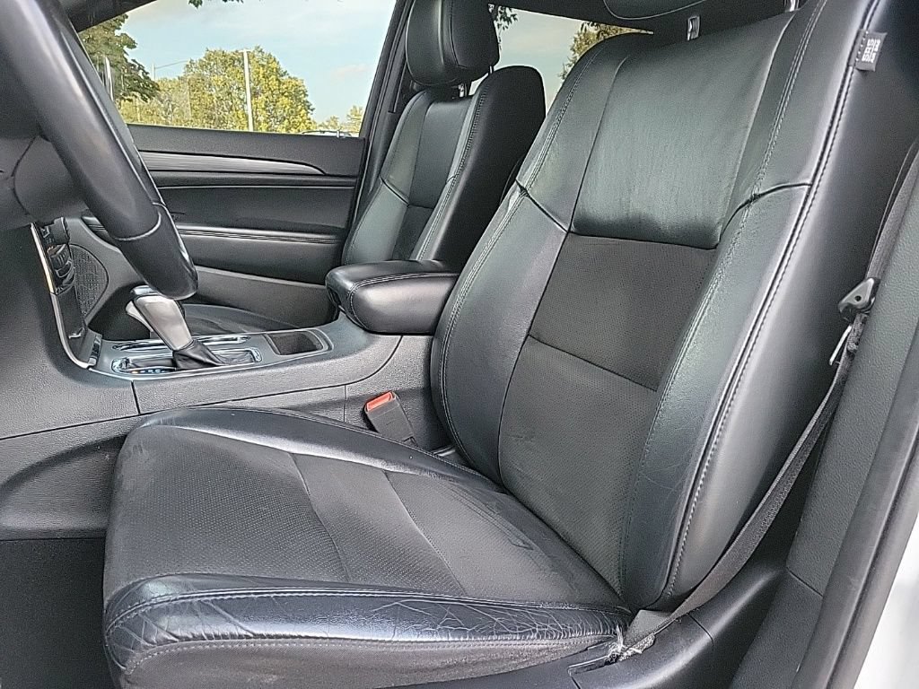 Used 2020 Jeep Grand Cherokee Altitude AWD/4WD image 12
