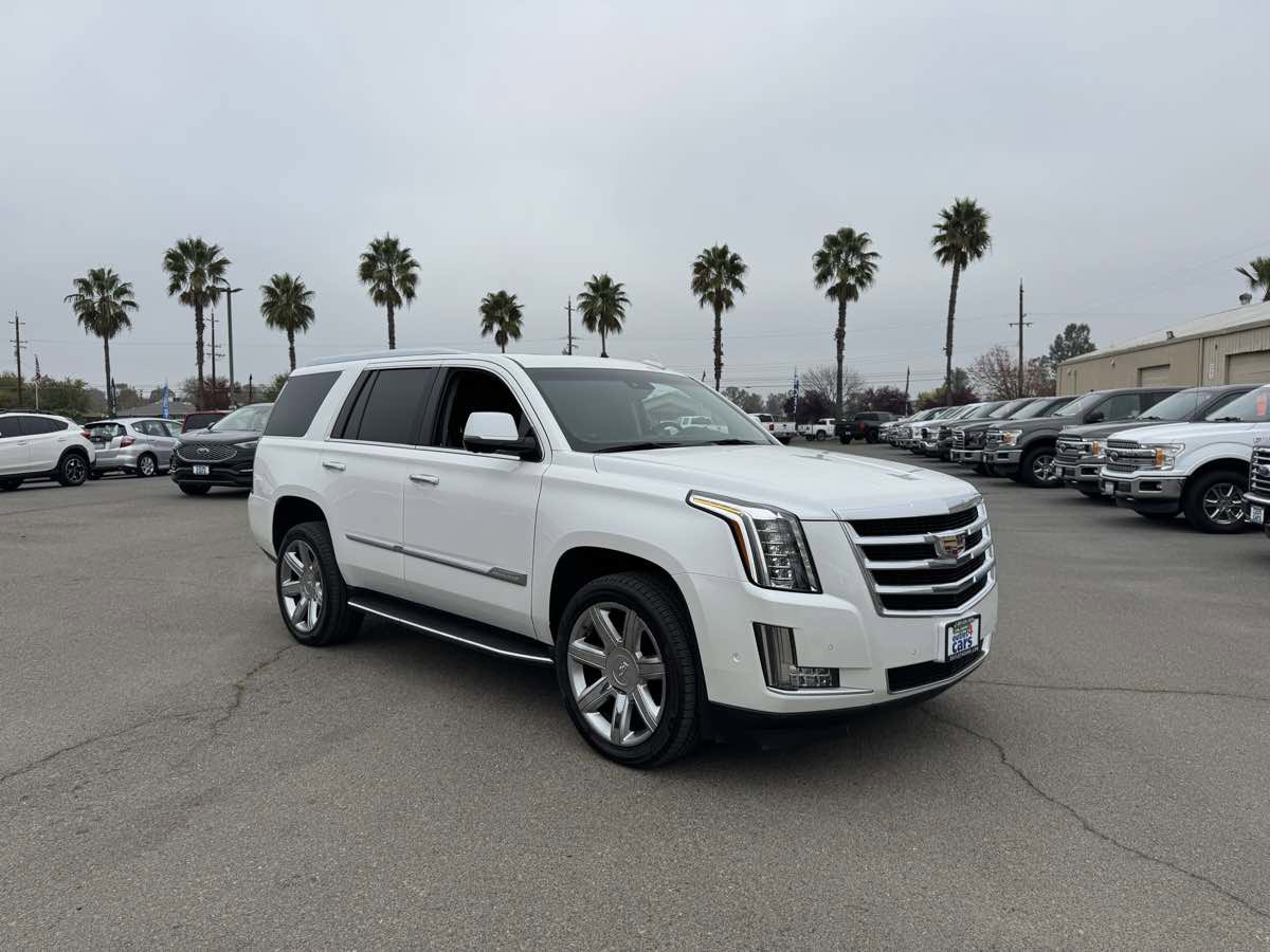 Used 2017 Cadillac Escalade Luxury image 2