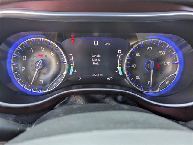 Used 2017 Chrysler Pacifica Limited w/ UConnect Theater Package FWD image 12