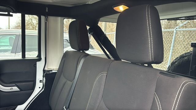 Used 2017 Jeep Wrangler Unlimited Sahara w/ Connectivity Group image 26