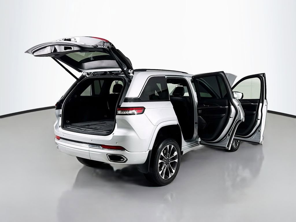 Used 2022 Jeep Grand Cherokee Overland w/ MOPAR Finishing Package image 29