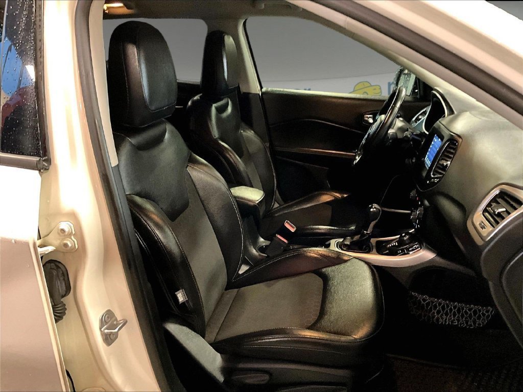 Used 2018 Jeep Compass Latitude w/ Popular Equipment Group AWD/4WD image 11