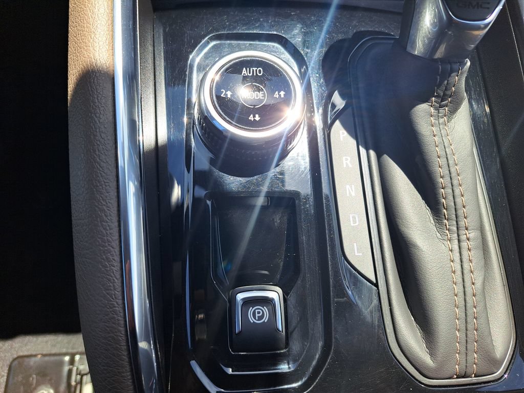 Used 2025 GMC Canyon Denali AWD/4WD image 18