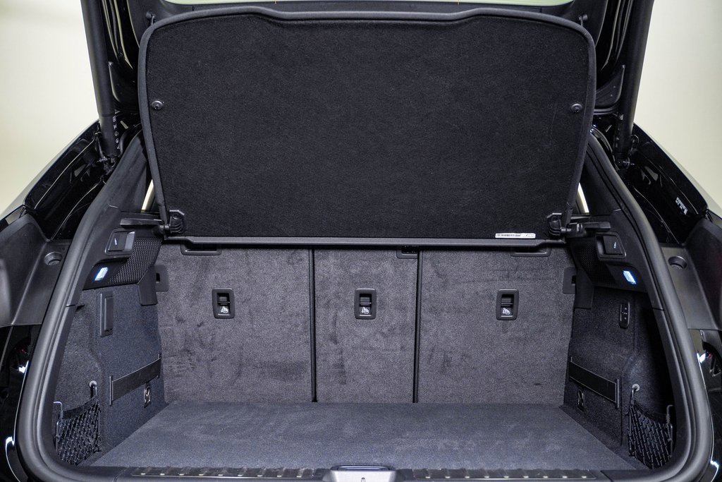 Certified 2025 Porsche Macan Electric image 28