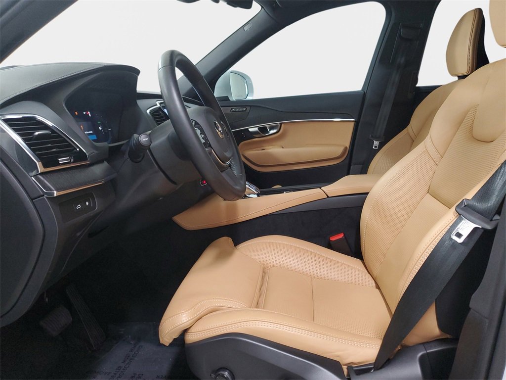 Used 2025 Volvo XC90 T8 Ultra w/ Protection Package Premier image 11