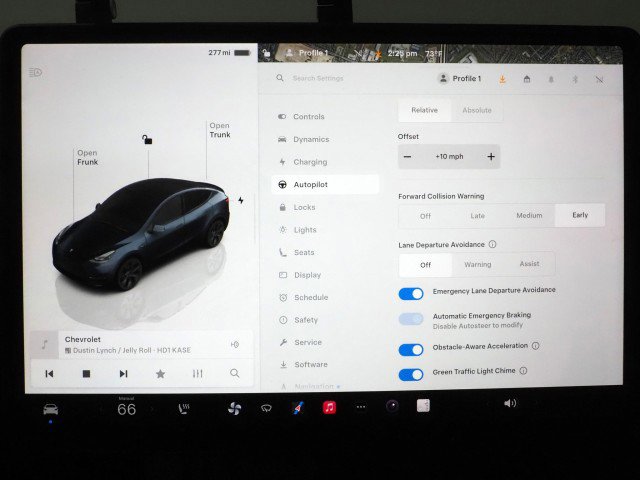 Used 2025 Tesla Model Y AWD image 30
