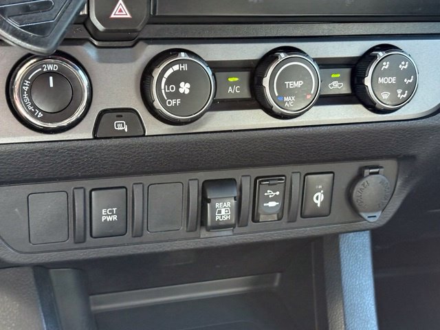 Used 2019 Toyota Tacoma TRD Sport AWD/4WD image 19