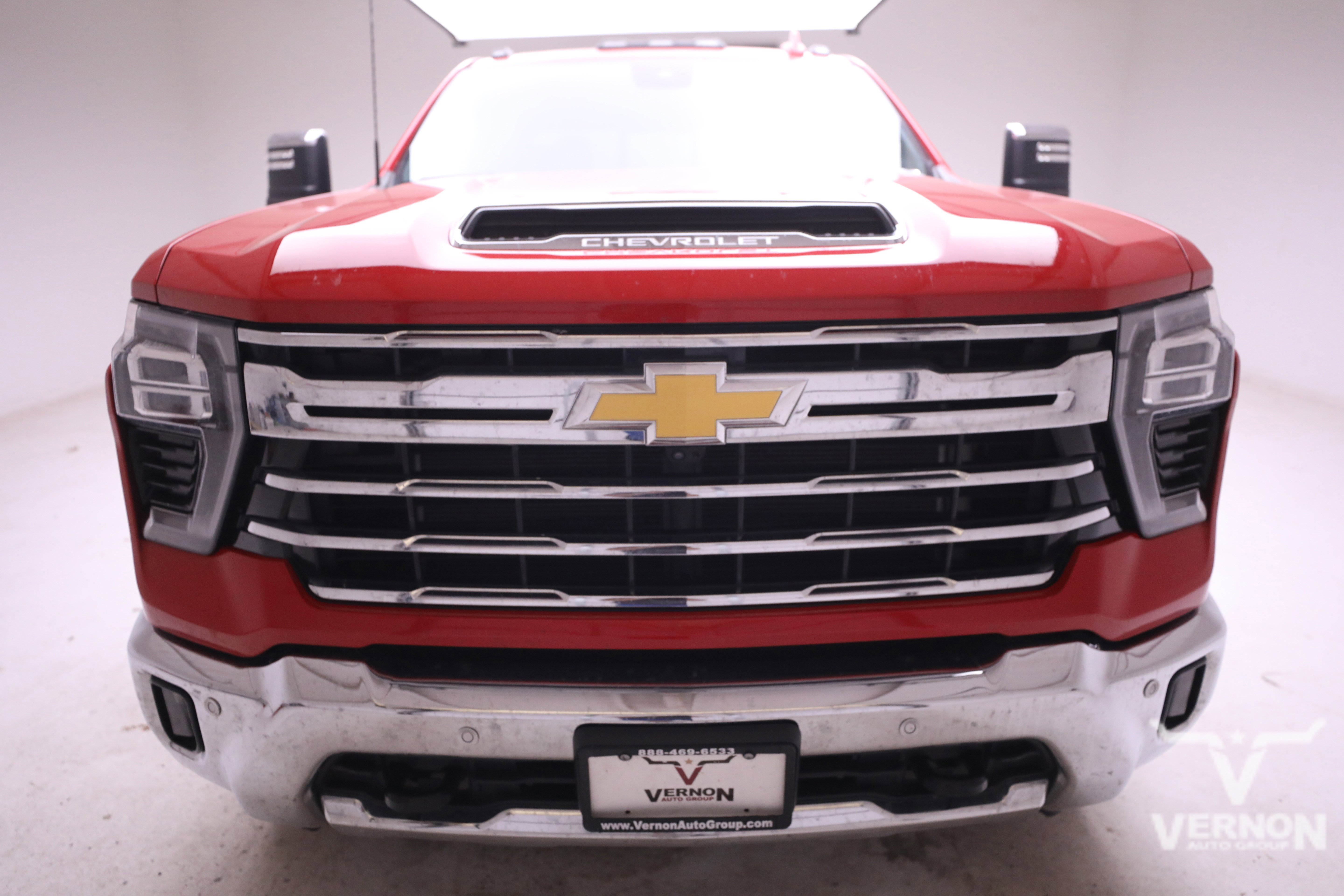 Used 2024 Chevrolet Silverado 3500 LTZ w/ LTZ Convenience Package image 8
