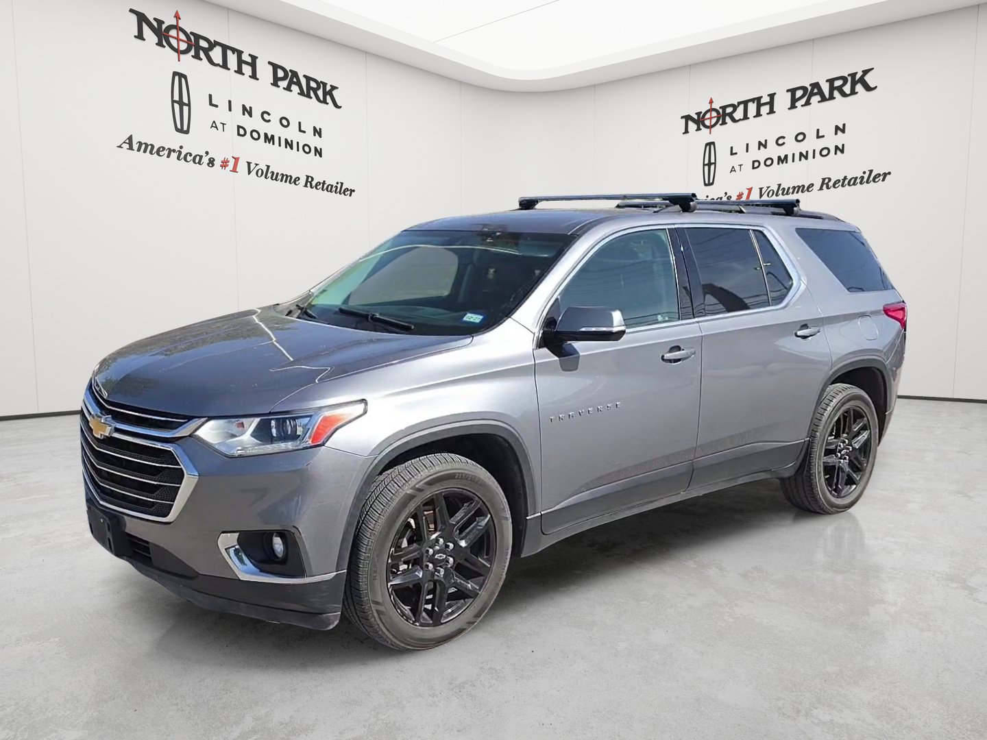 Used 2019 Chevrolet Traverse LT FWD image 1
