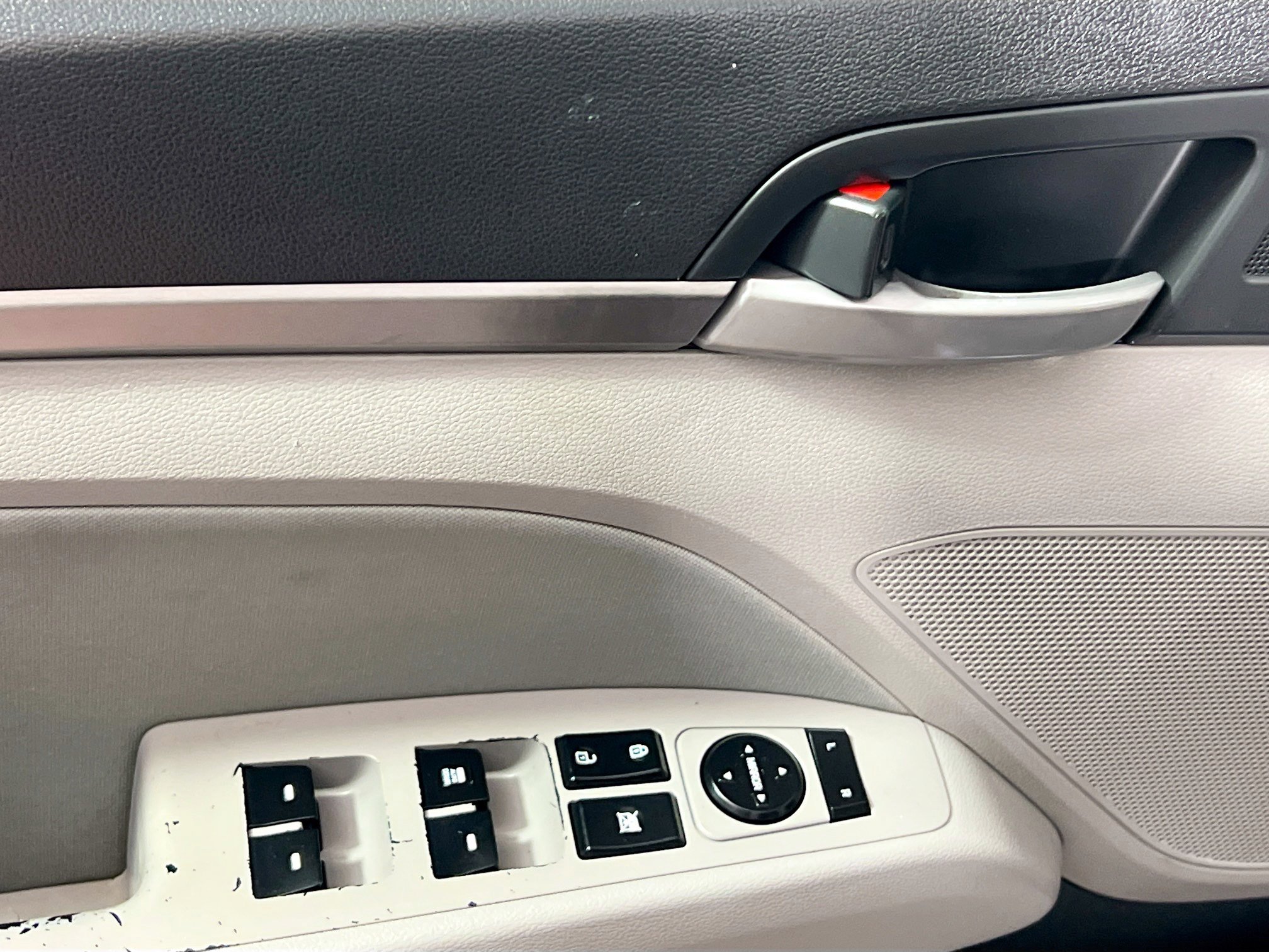 Used 2017 Hyundai Elantra SE image 16