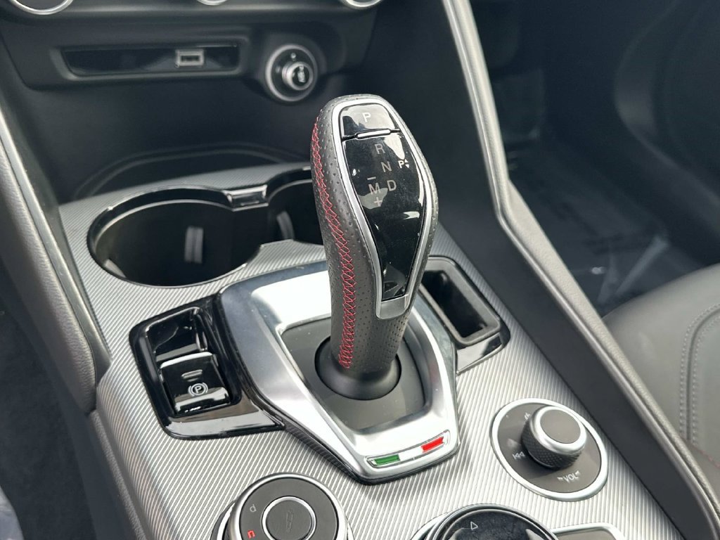 Used 2024 Alfa Romeo Giulia AWD image 24