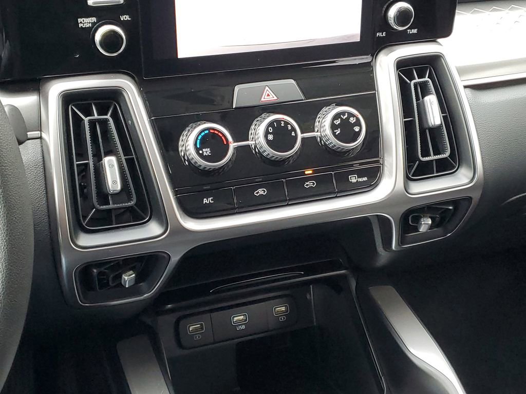 Used 2023 Kia Sorento LX image 20