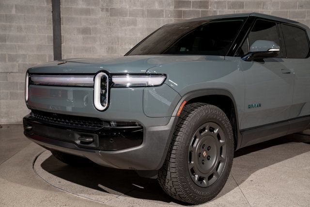 Used 2026 Rivian R1T Premium AWD/4WD image 9