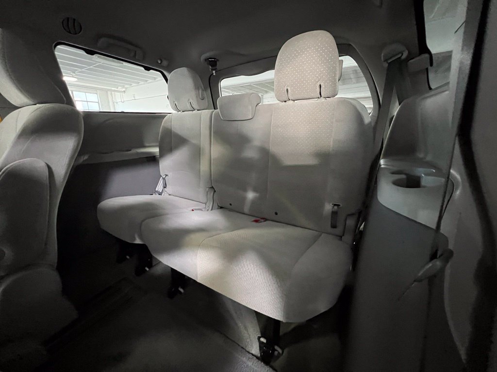Used 2013 Toyota Sienna LE FWD image 18