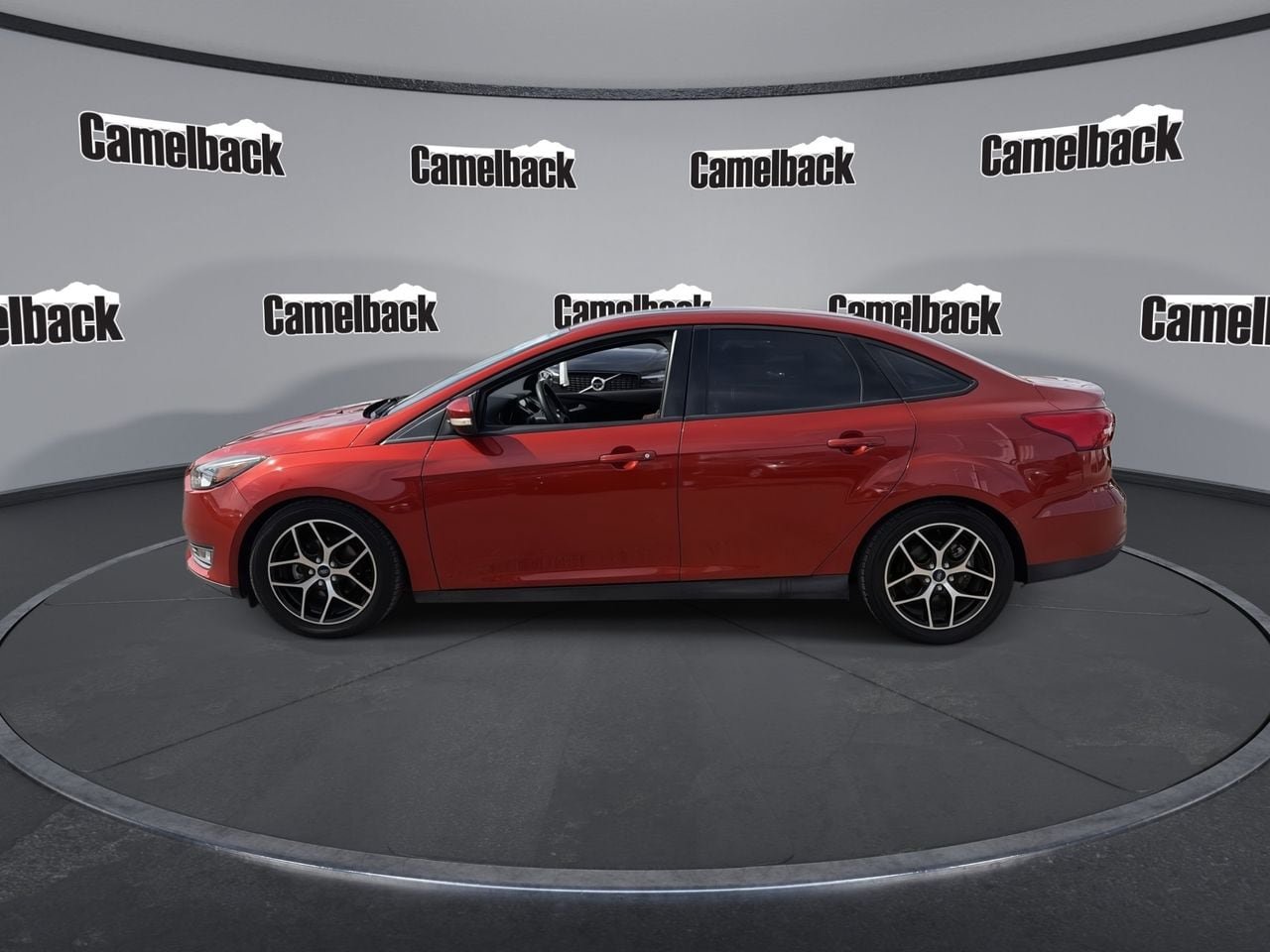 Used 2018 Ford Focus SEL FWD image 4