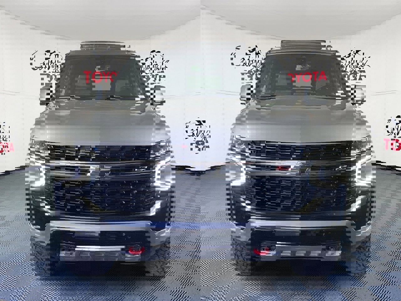 Used 2022 Chevrolet Suburban Z71 w/ Luxury Package image 3