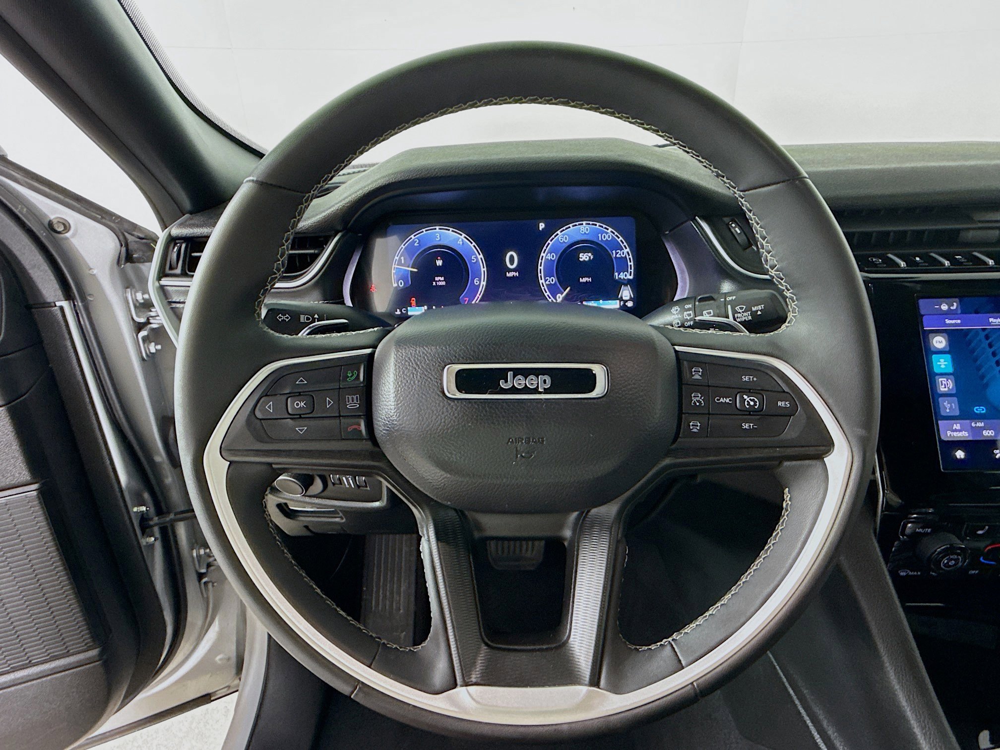 Used 2024 Jeep Grand Cherokee Altitude image 11