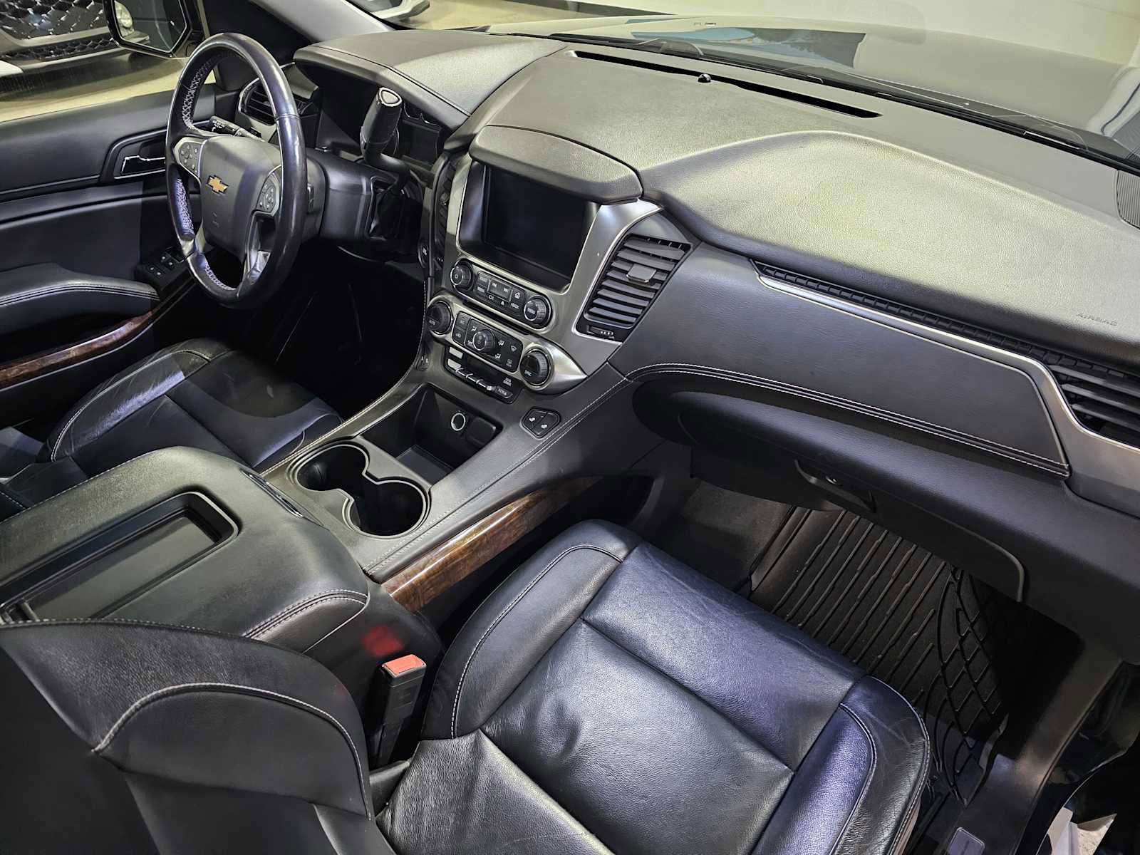 Used 2019 Chevrolet Tahoe LT w/ Luxury Package AWD/4WD image 11