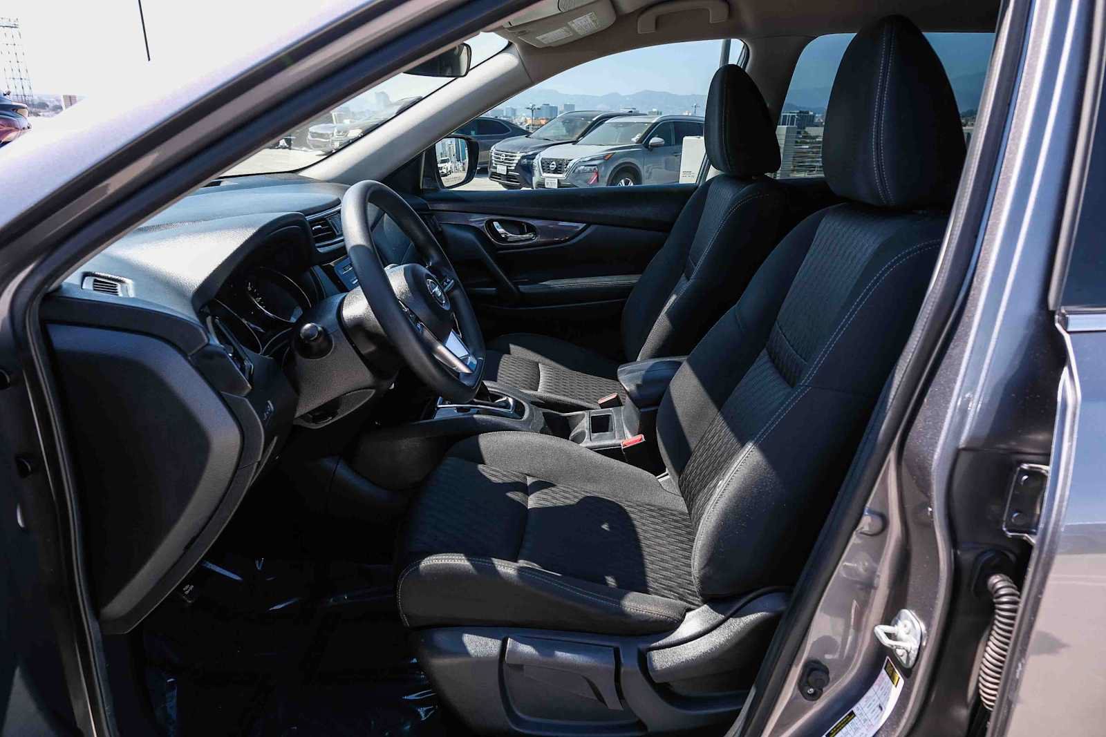 Used 2017 Nissan Rogue S AWD/4WD image 18