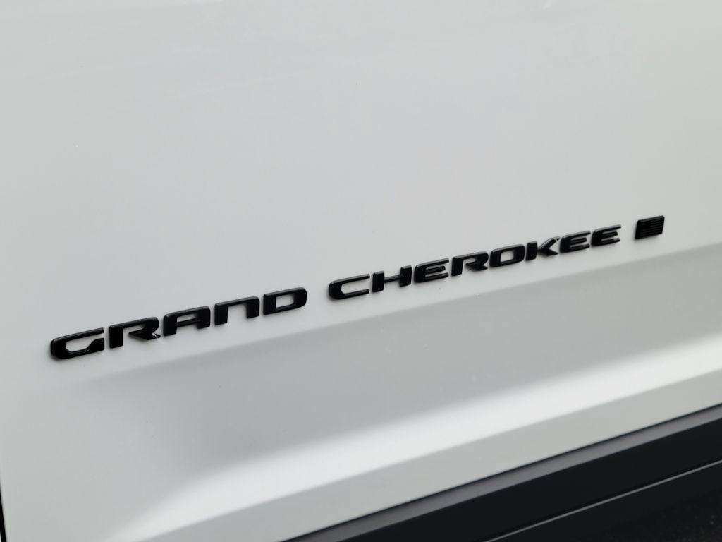 Used 2024 Jeep Grand Cherokee L Altitude RWD image 25