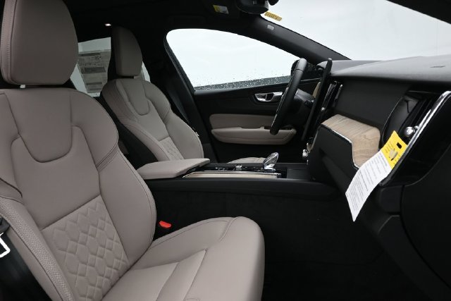 New 2027 Volvo XC60 B5 Core AWD/4WD image 33